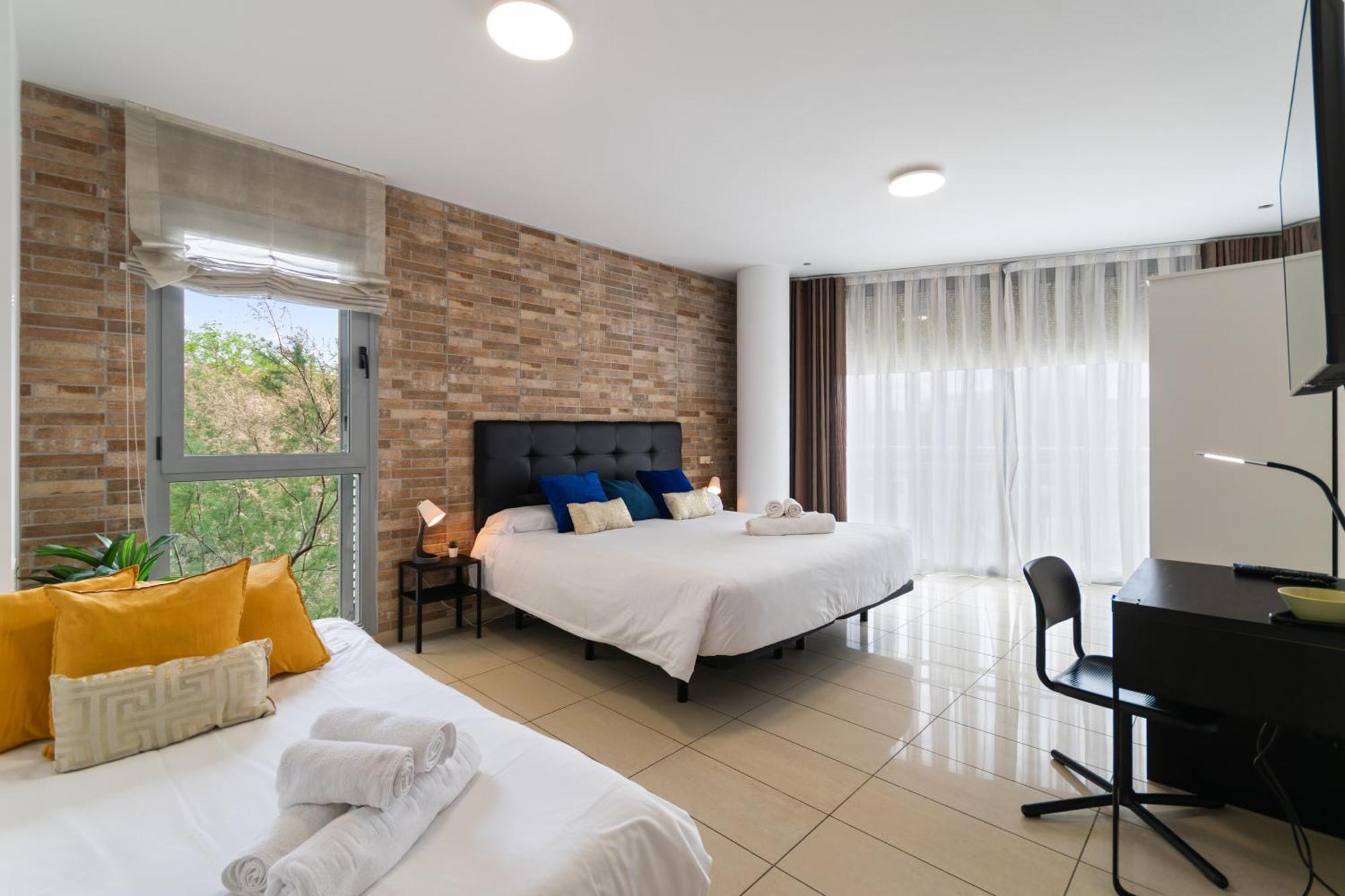 Fira Gran Via 2 - Private In A Shared - Privadas En Compartido Kemping *